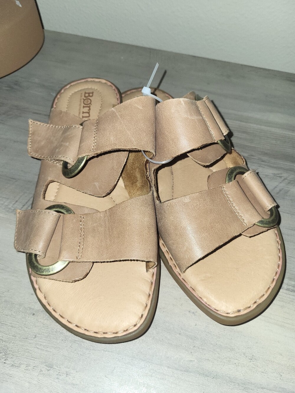 NEW Born Footwear Sandals Light Brown Leather Soft Padded Slip-On Sz 7 Women's
